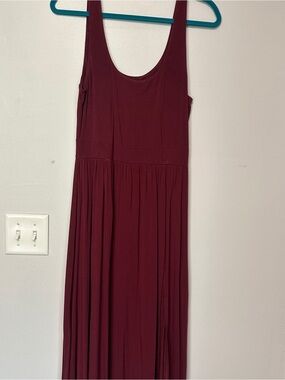 Black Tape_ Sleeveless Maxi Dress in Burgundy Wine